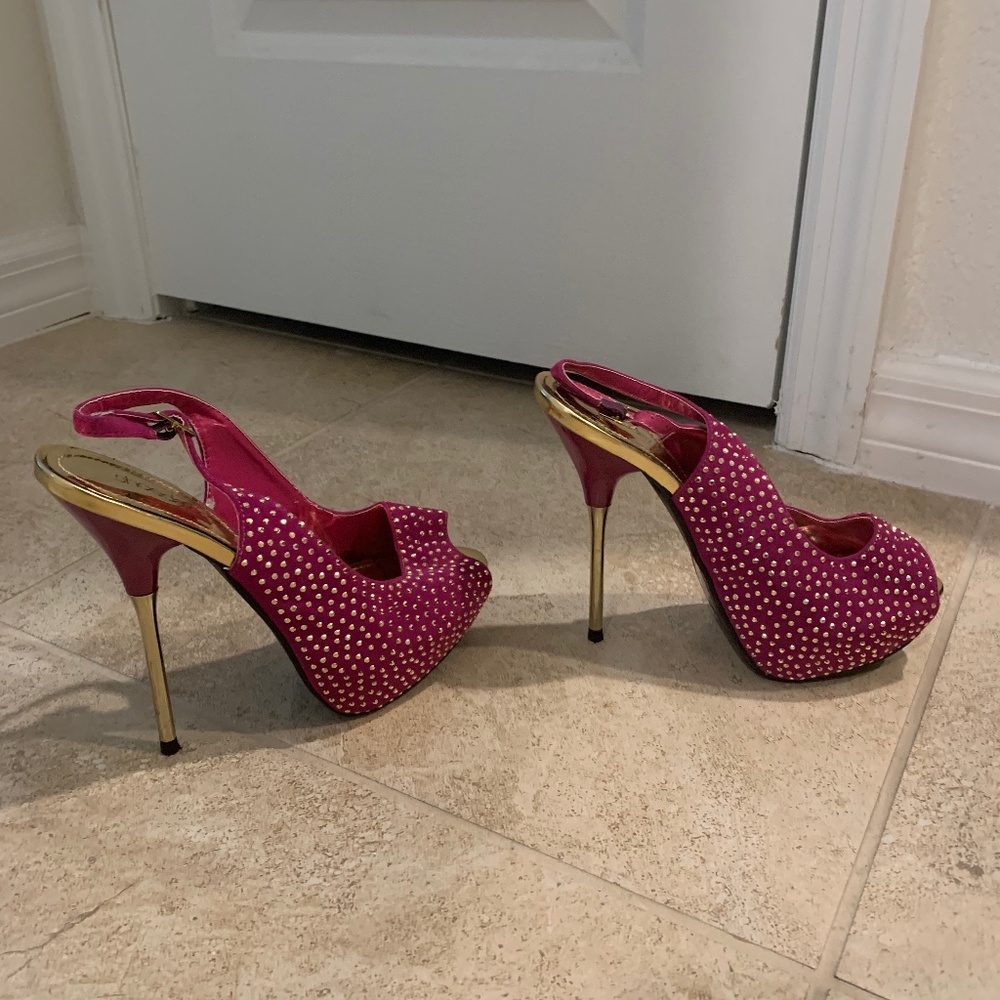 Magenta heels